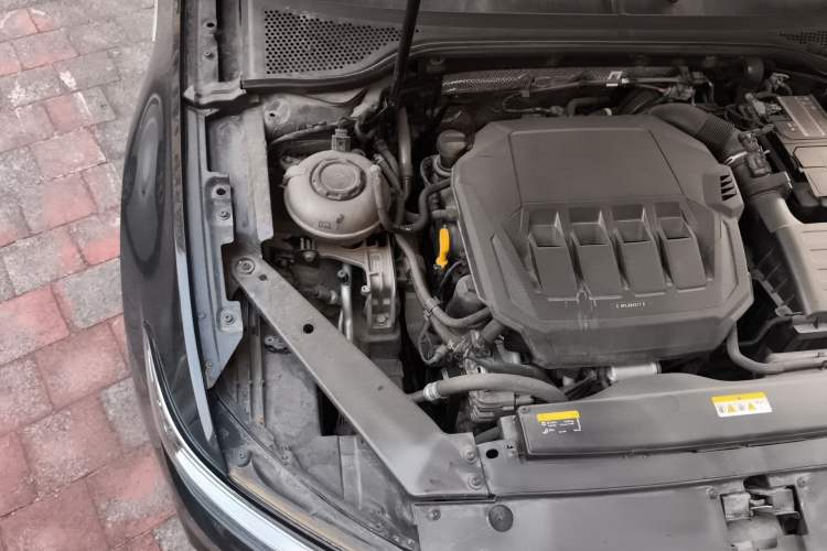 Used Volkswagen Magotan 2021 330TSI DSG 30th Anniversary Edition Engine Bay Right