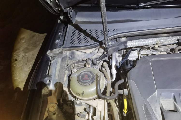 Used Volkswagen Magotan 2021 330TSI DSG 30th Anniversary Edition Engine Bay Right