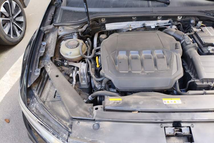 Used Volkswagen Magotan 2021 330TSI DSG 30th Anniversary Edition Engine Bay Right
