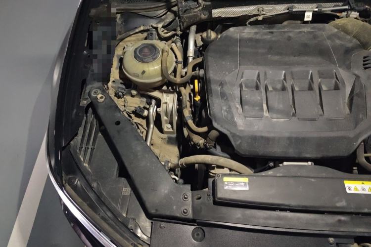Used Volkswagen Magotan 2021 330TSI DSG 30th Anniversary Edition Engine Bay Right