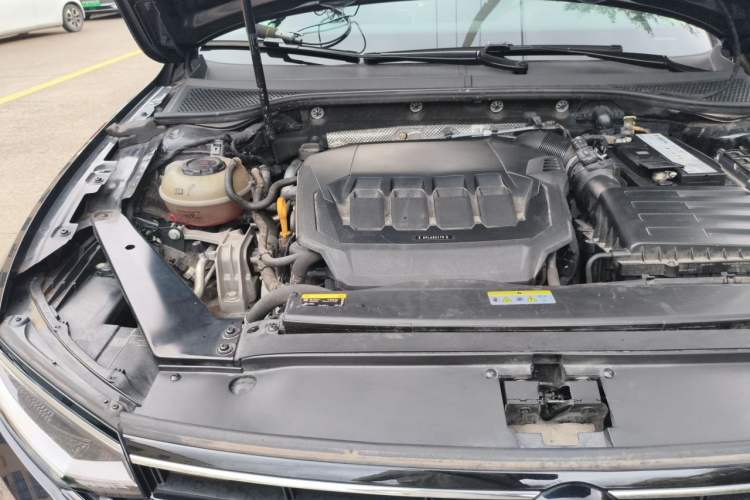 Used Volkswagen Magotan 2021 330TSI DSG 30th Anniversary Edition Engine Bay Right