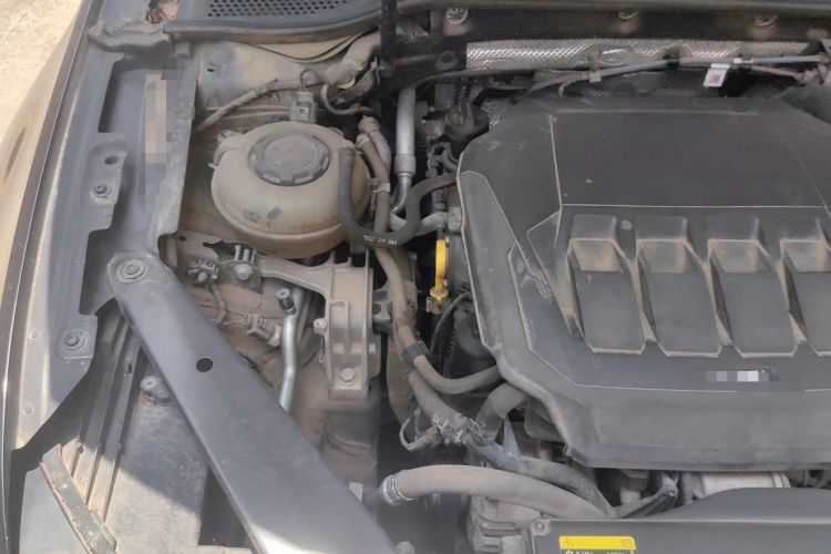 Used Volkswagen Magotan 2021 330TSI DSG 30th Anniversary Edition Engine Bay Right