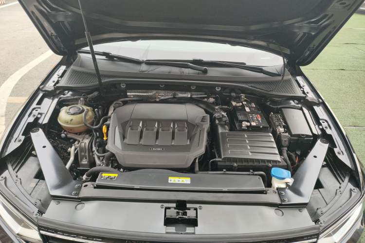 Used Volkswagen Magotan 2021 330TSI DSG 30th Anniversary Edition Engine Bay