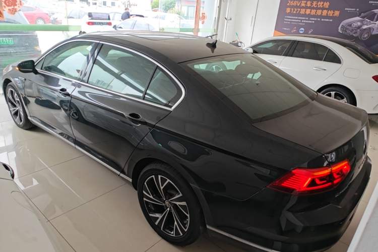 Used Volkswagen Magotan 2021 330TSI DSG 30th Anniversary Edition Exterior 2