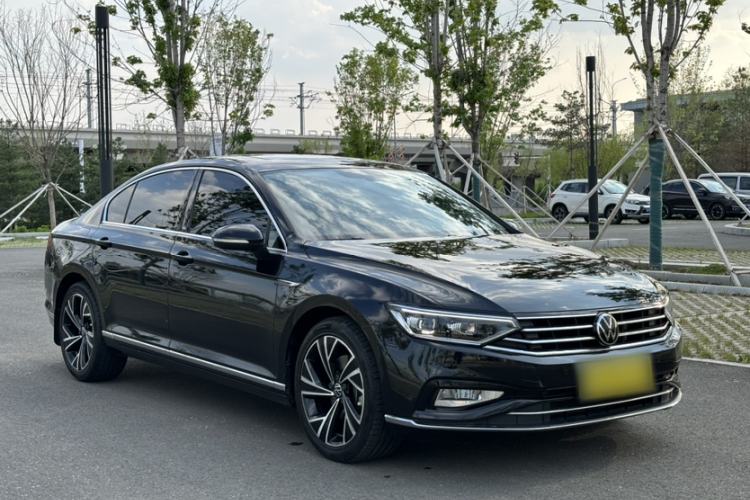 Used Volkswagen Magotan 2021 330TSI DSG 30th Anniversary Edition Exterior 2