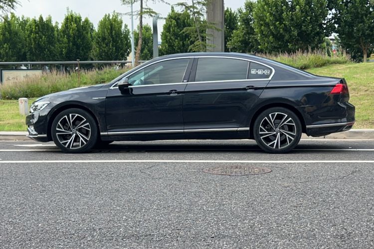Used Volkswagen Magotan 2021 330TSI DSG 30th Anniversary Edition Exterior 2