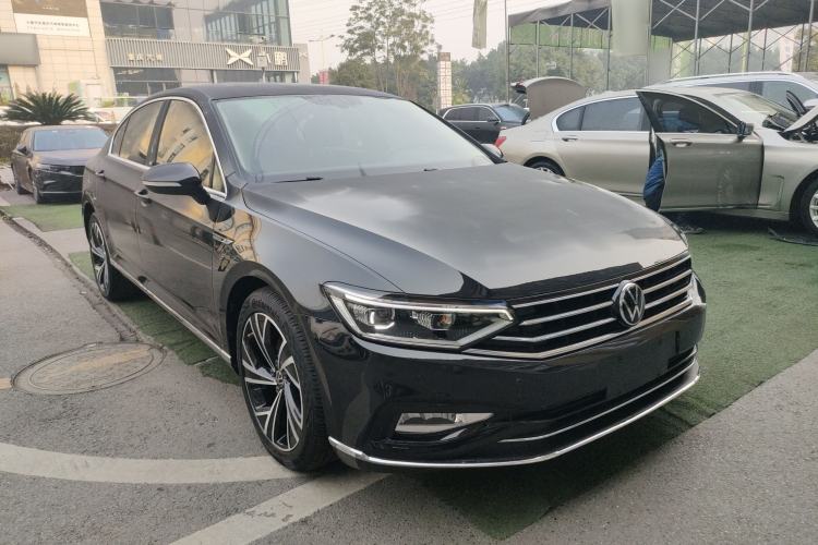 Used Volkswagen Magotan 2021 330TSI DSG 30th Anniversary Edition Exterior 2