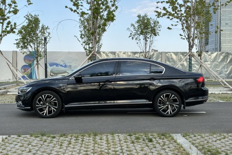 Used Volkswagen Magotan 2021 330TSI DSG 30th Anniversary Edition Exterior 3