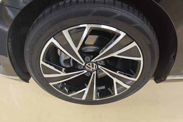 Used Volkswagen Magotan 2021 330TSI DSG 30th Anniversary Edition Exterior 4