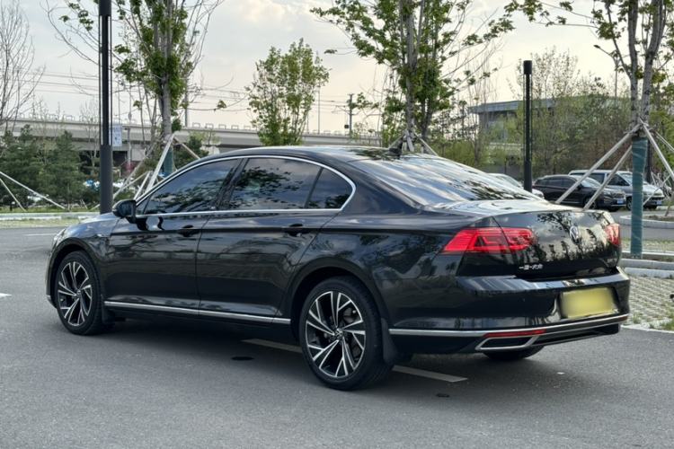 Used Volkswagen Magotan 2021 330TSI DSG 30th Anniversary Edition Exterior 4