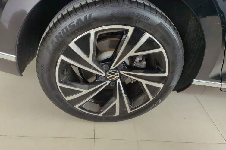 Used Volkswagen Magotan 2021 330TSI DSG 30th Anniversary Edition Exterior 5