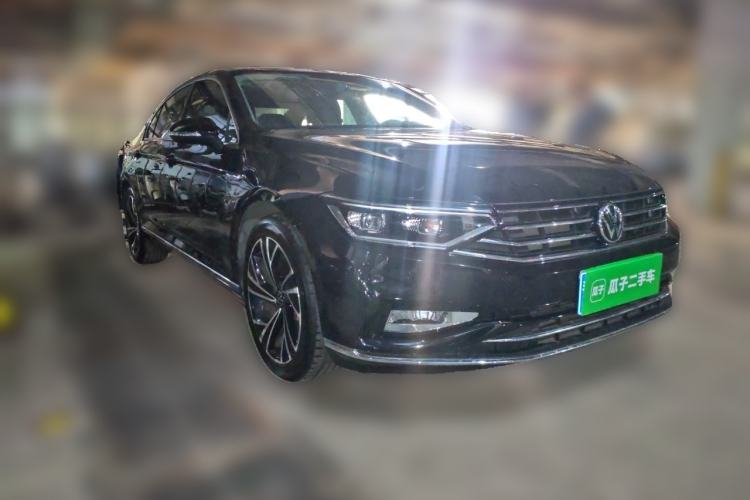 Used Volkswagen Magotan 2021 330TSI DSG 30th Anniversary Edition Front Right 45 Deg