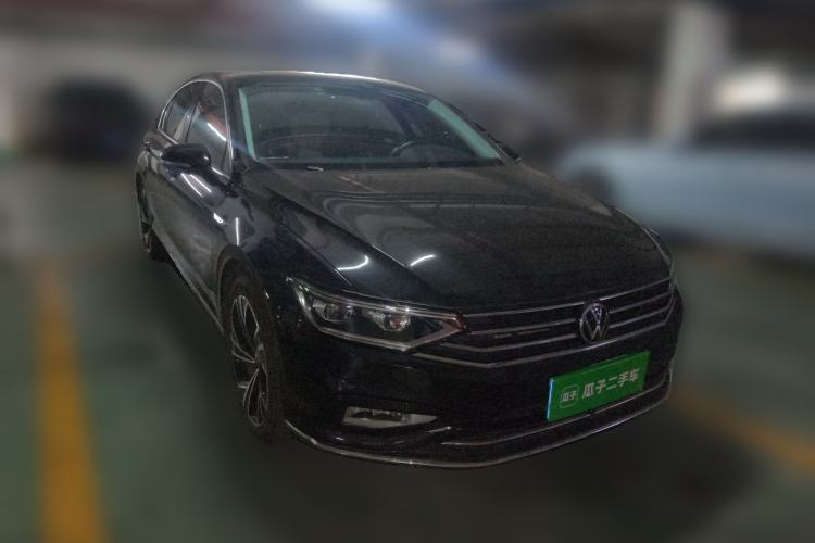 Used Volkswagen Magotan 2021 330TSI DSG 30th Anniversary Edition Front Right 45 Deg