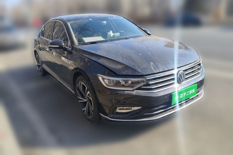 Used Volkswagen Magotan 2021 330TSI DSG 30th Anniversary Edition Front Right 45 Deg