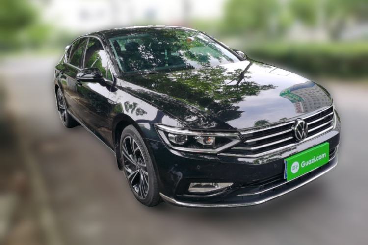 Used Volkswagen Magotan 2021 330TSI DSG 30th Anniversary Edition Front Right 45 Deg