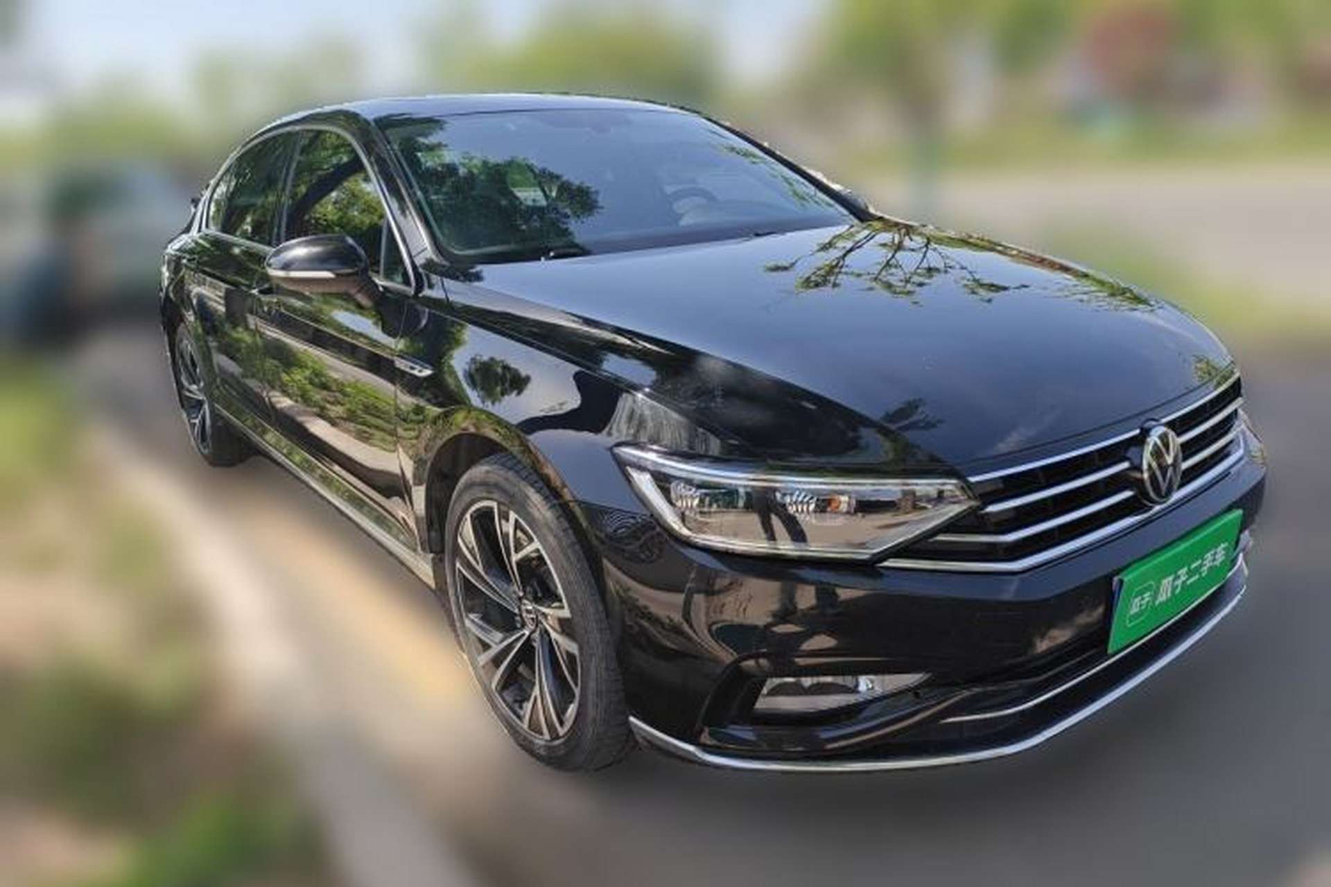 Used Volkswagen Magotan 2021 330TSI DSG 30th Anniversary Edition Front Right 45 Deg