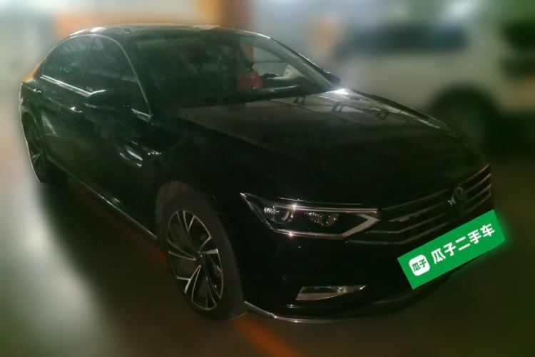 Used Volkswagen Magotan 2021 330TSI DSG 30th Anniversary Edition Front Right 45 Deg