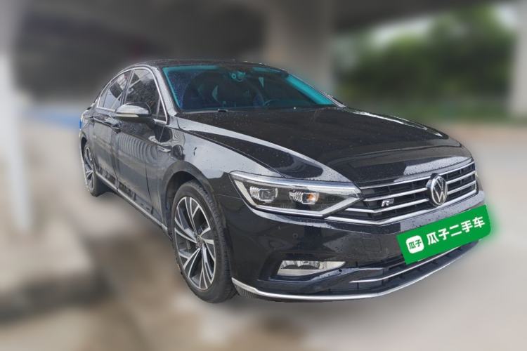 Used Volkswagen Magotan 2021 330TSI DSG 30th Anniversary Edition Front Right 45 Deg