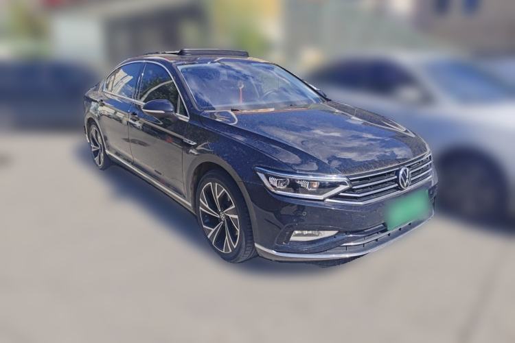 Used Volkswagen Magotan 2021 330TSI DSG 30th Anniversary Edition Front Right 45 Deg