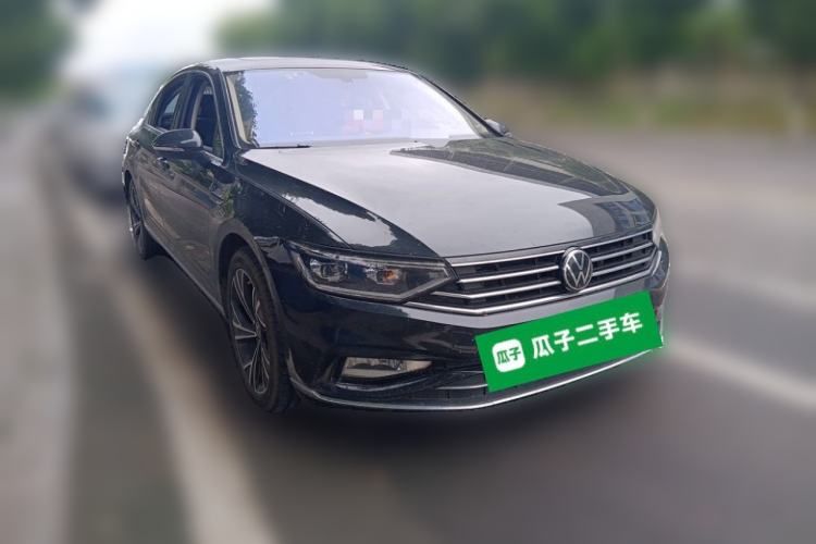 Used Volkswagen Magotan 2021 330TSI DSG 30th Anniversary Edition Front Right 45 Deg