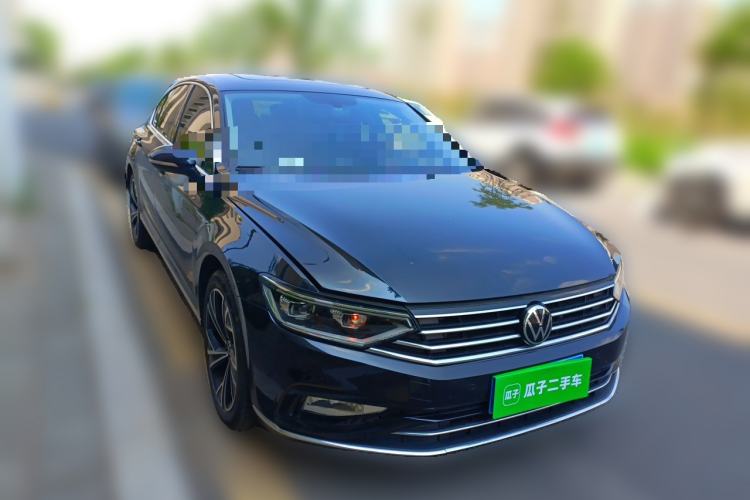 Used Volkswagen Magotan 2021 330TSI DSG 30th Anniversary Edition Front Right 45 Deg