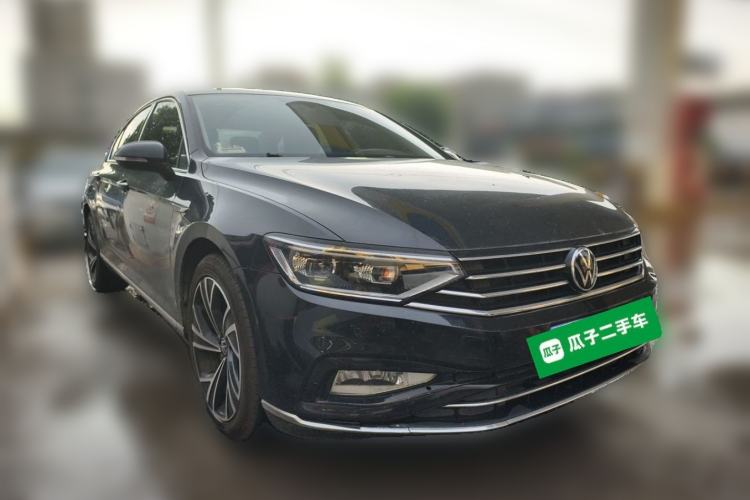 Used Volkswagen Magotan 2021 330TSI DSG 30th Anniversary Edition Front Right 45 Deg