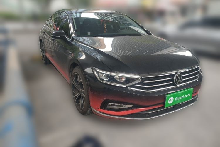 Used Volkswagen Magotan 2021 330TSI DSG 30th Anniversary Edition Front Right 45 Deg