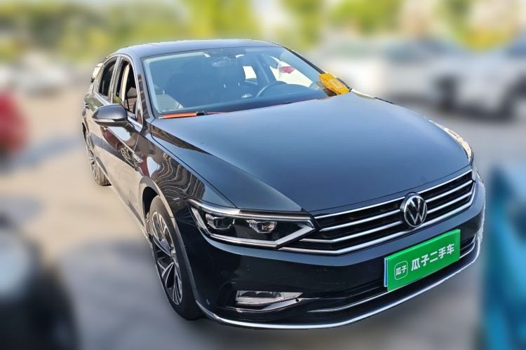 Used Volkswagen Magotan 2021 330TSI DSG 30th Anniversary Edition Front Right 45 Deg