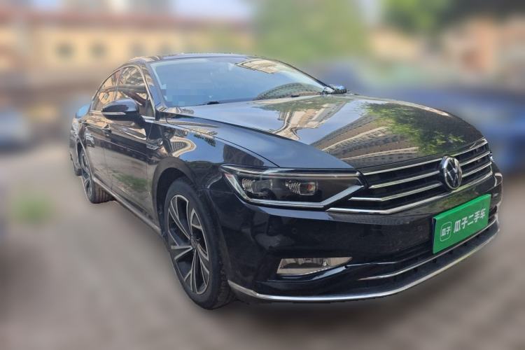Used Volkswagen Magotan 2021 330TSI DSG 30th Anniversary Edition Front Right 45 Deg