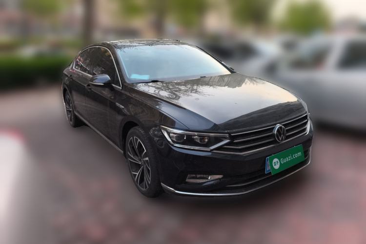 Used Volkswagen Magotan 2021 330TSI DSG 30th Anniversary Edition Front Right 45 Deg