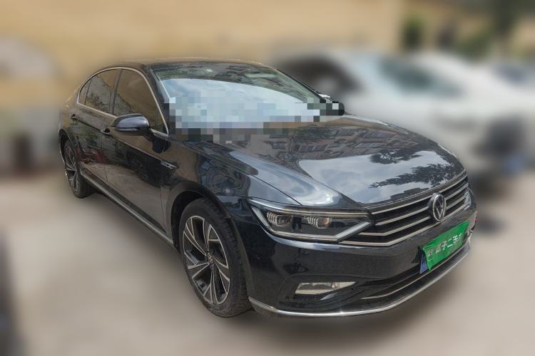 Used Volkswagen Magotan 2021 330TSI DSG 30th Anniversary Edition Front Right 45 Deg