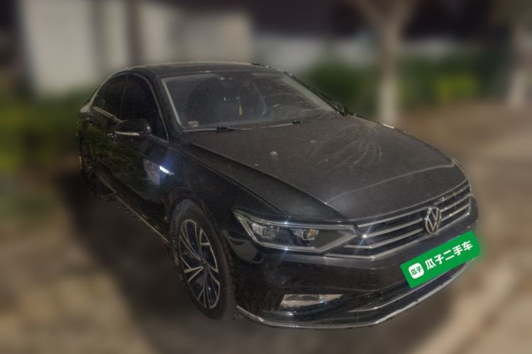 Used Volkswagen Magotan 2021 330TSI DSG 30th Anniversary Edition Front Right 45 Deg