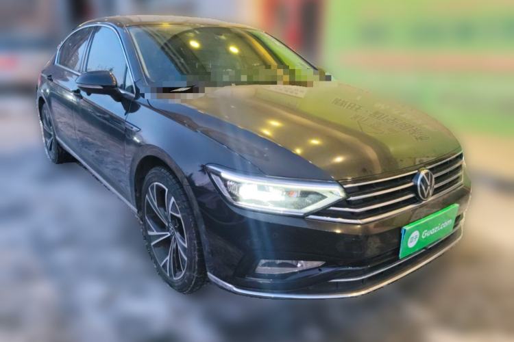 Used Volkswagen Magotan 2021 330TSI DSG 30th Anniversary Edition Front Right 45 Deg