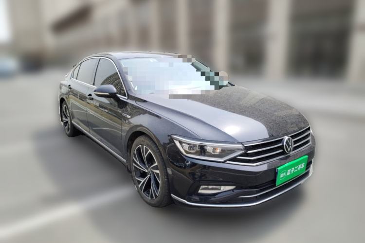 Used Volkswagen Magotan 2021 330TSI DSG 30th Anniversary Edition Front Right 45 Deg