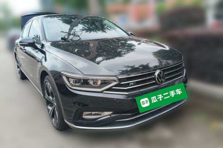 Used Volkswagen Magotan 2021 330TSI DSG 30th Anniversary Edition Front Right 45 Deg