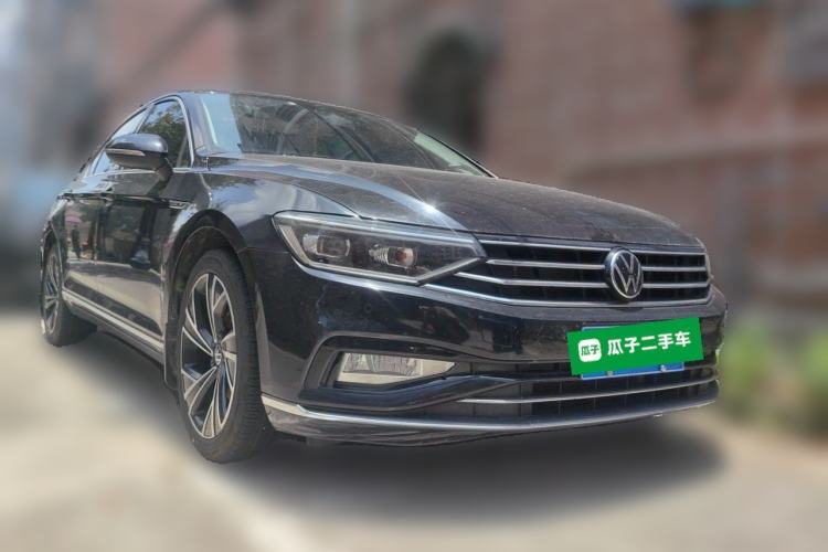 Used Volkswagen Magotan 2021 330TSI DSG 30th Anniversary Edition Front Right 45 Deg