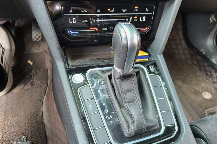 Used Volkswagen Magotan 2021 330TSI DSG 30th Anniversary Edition Gear Lever