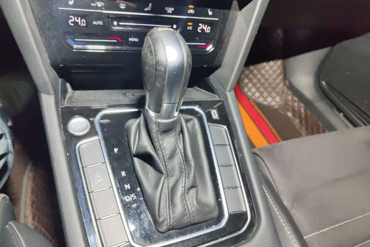 Used Volkswagen Magotan 2021 330TSI DSG 30th Anniversary Edition Gear Lever