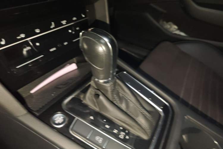 Used Volkswagen Magotan 2021 330TSI DSG 30th Anniversary Edition Gear Lever