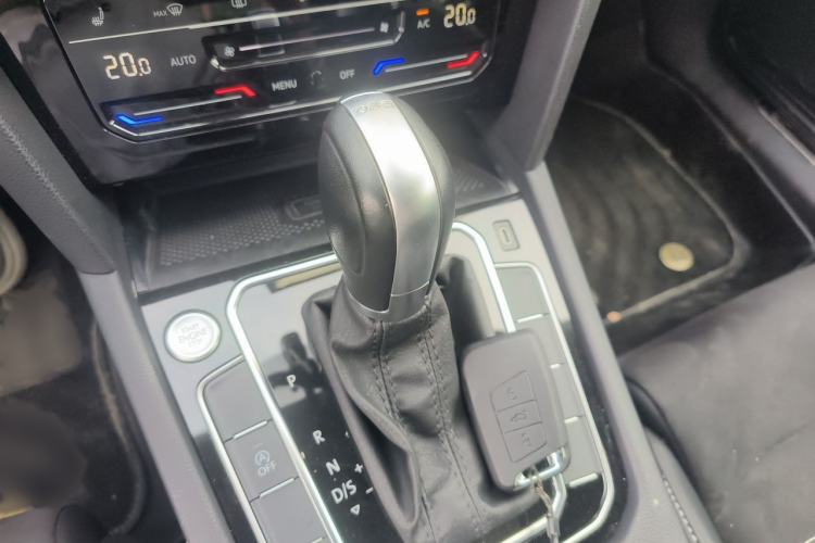 Used Volkswagen Magotan 2021 330TSI DSG 30th Anniversary Edition Gear Lever