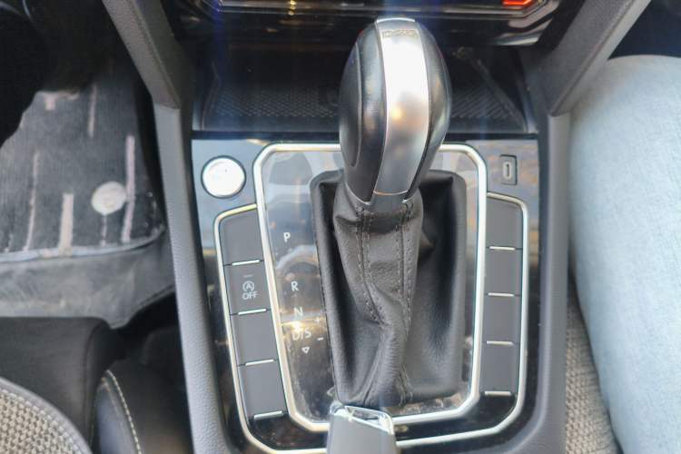 Used Volkswagen Magotan 2021 330TSI DSG 30th Anniversary Edition Gear Lever