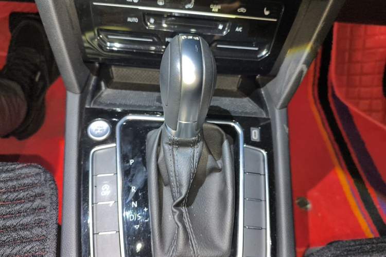 Used Volkswagen Magotan 2021 330TSI DSG 30th Anniversary Edition Gear Lever