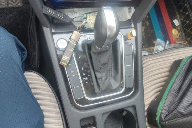 Used Volkswagen Magotan 2021 330TSI DSG 30th Anniversary Edition Gear Lever