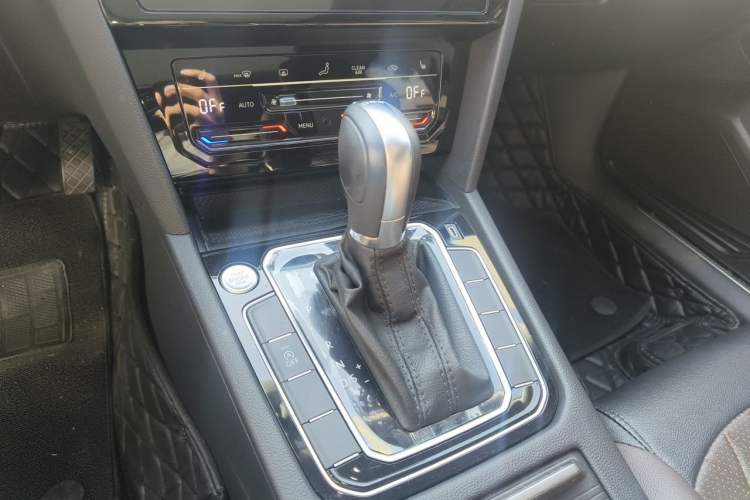 Used Volkswagen Magotan 2021 330TSI DSG 30th Anniversary Edition Gear Lever