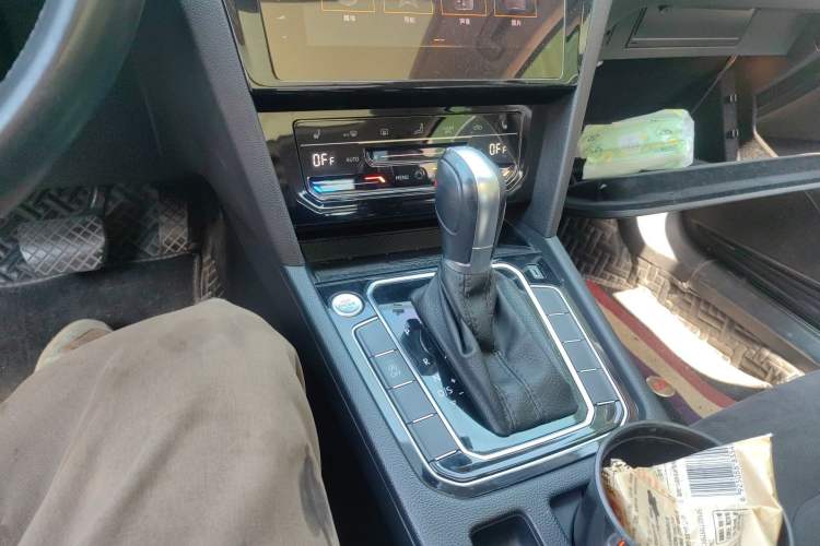 Used Volkswagen Magotan 2021 330TSI DSG 30th Anniversary Edition Gear Lever