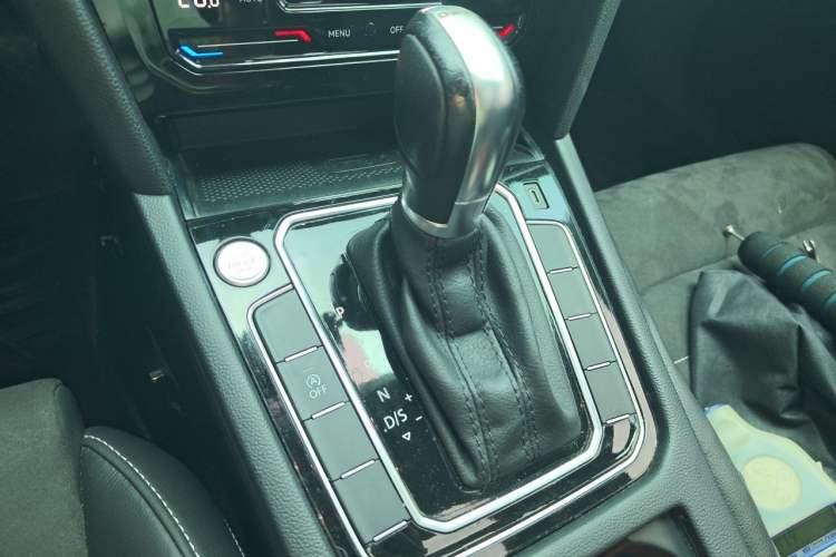 Used Volkswagen Magotan 2021 330TSI DSG 30th Anniversary Edition Gear Lever
