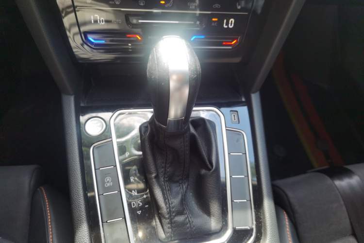 Used Volkswagen Magotan 2021 330TSI DSG 30th Anniversary Edition Gear Lever