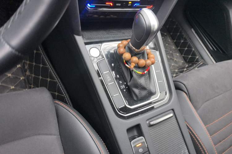 Used Volkswagen Magotan 2021 330TSI DSG 30th Anniversary Edition Gear Lever