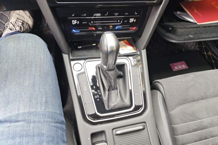Used Volkswagen Magotan 2021 330TSI DSG 30th Anniversary Edition Gear Lever