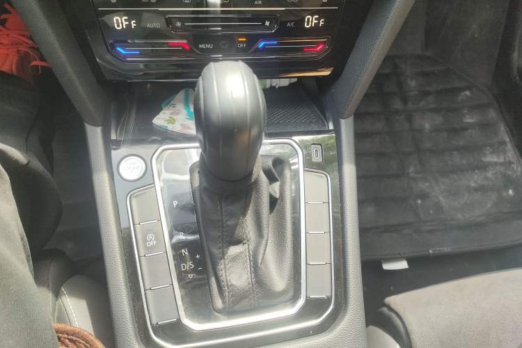Used Volkswagen Magotan 2021 330TSI DSG 30th Anniversary Edition Gear Lever